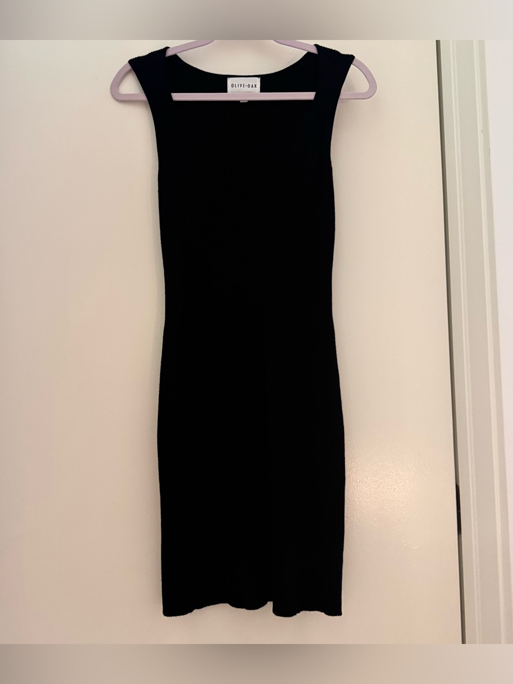 Olive & Oak Black Sleeveless Knit Dress